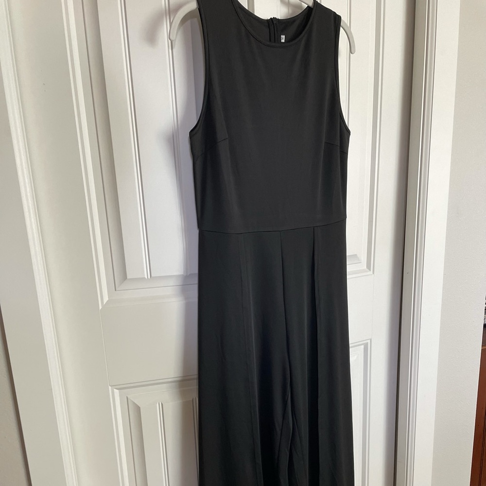 Pant suit with train